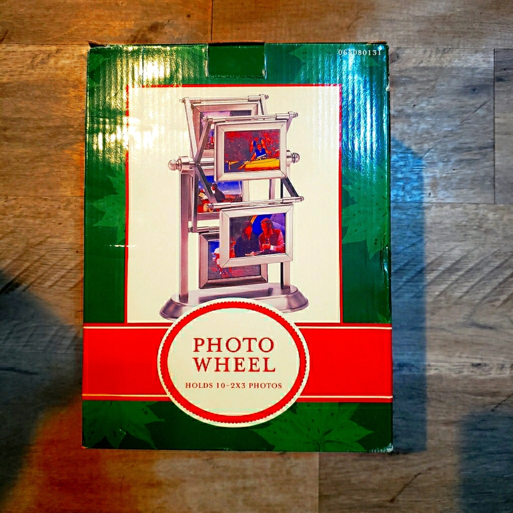 NIB Silver Photo Wheel! Great 🎁 Gift!